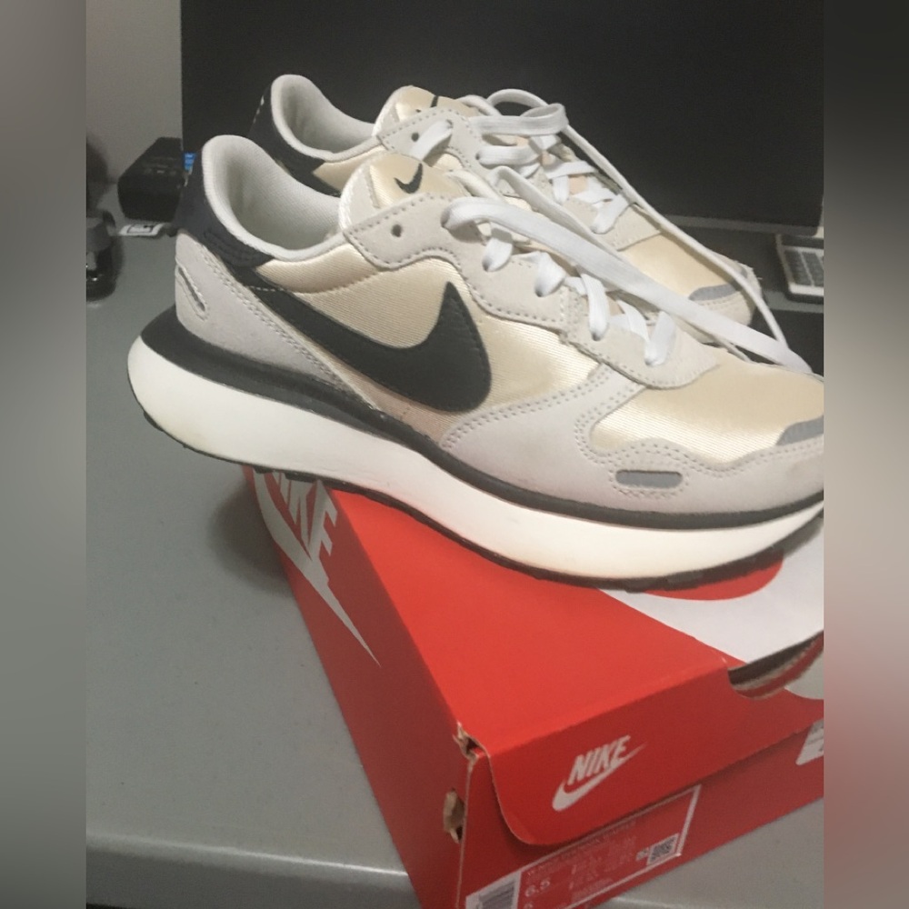 Womens Nike Phoenix waffle sneakers